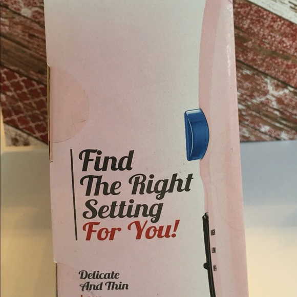 Conair Hair Dryer Retro Style Folds Up For When You’re On The Go - Picture 4 of 8